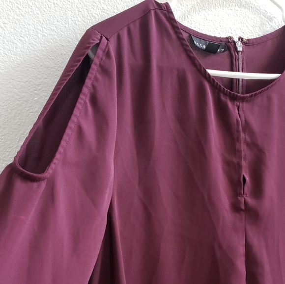 Attention burgendy cold shoulder blouse size XL - Picture 3 of 5
